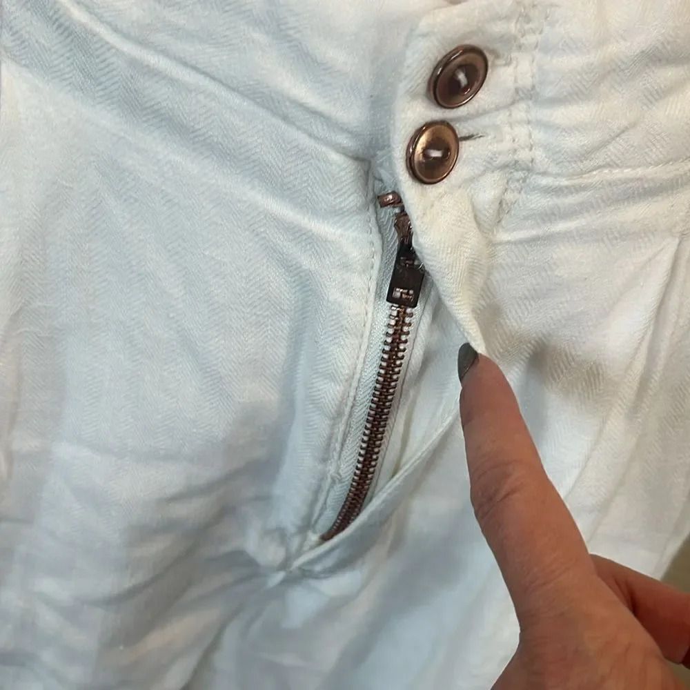 Free People Off-White Linen Wide Leg Pleated Buckle Pants, size 4 - Picture 3 of 10